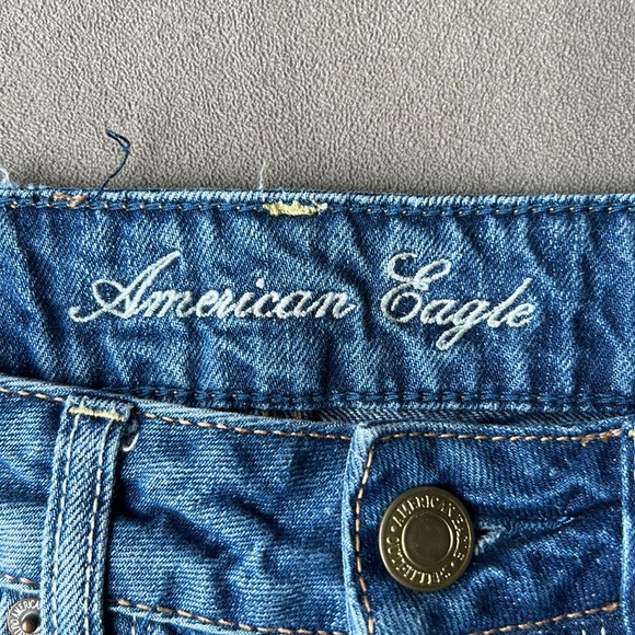 American Eagle distressed jean shorts size 6 B21 - Picture 4 of 10